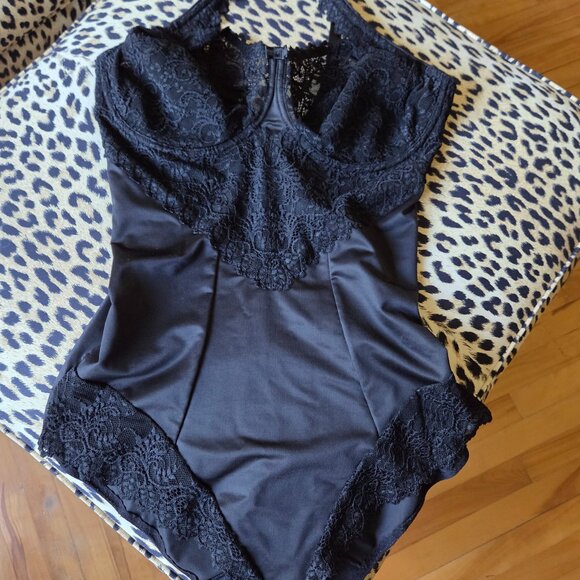 Stunning Black Body CHANTELLE with lace - Picture 1 of 8